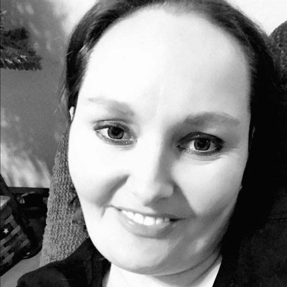 Meet your Posher, Rebecca - Picture 2 of 4